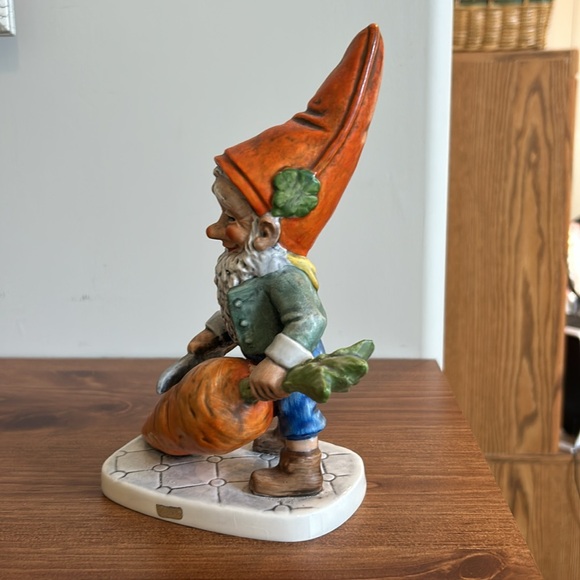 Goebel: Robby the Vegetarian—Well 501 Vintage Gnome w/Carrot. 1970. - Picture 2 of 6